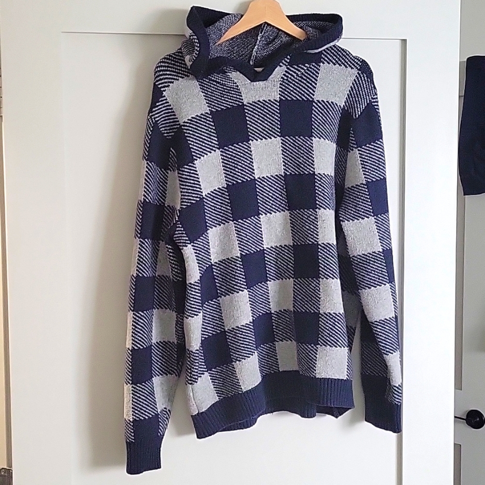 Hooded sweater